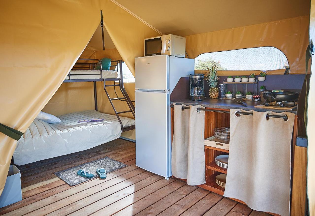 Camping Des Papillons Lalizolle Exterior photo