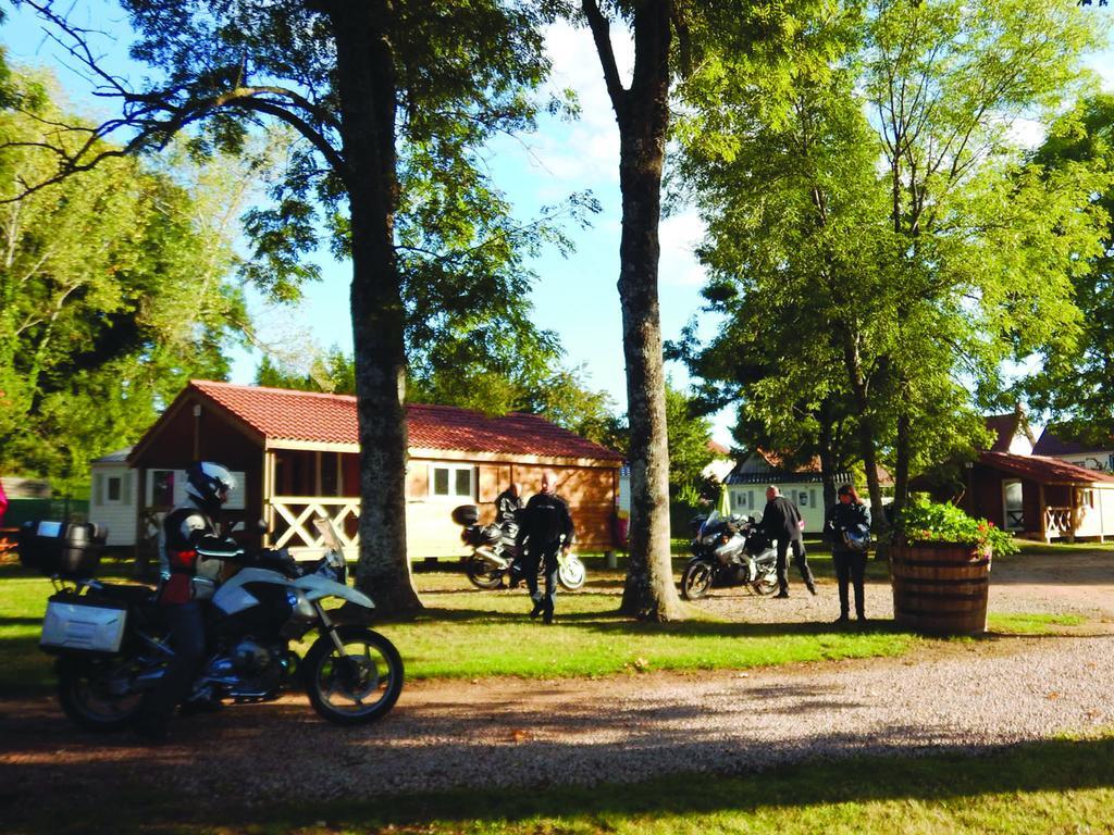 Camping Des Papillons Lalizolle Exterior photo
