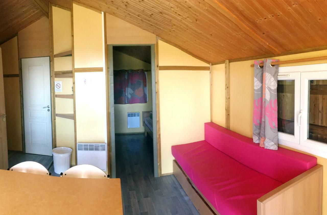 Camping Des Papillons Lalizolle Exterior photo